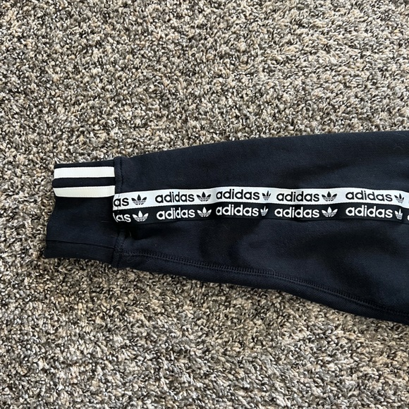 ADIDAS PULL OVER - Picture 2 of 2